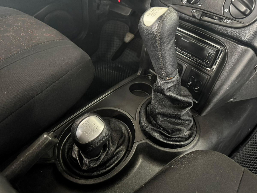 Chevrolet Niva, 2006г., полный привод, механика