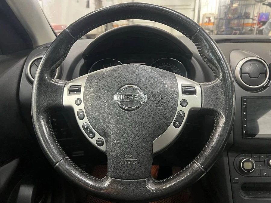 Nissan Qashqai, 2011г., полный привод, вариатор