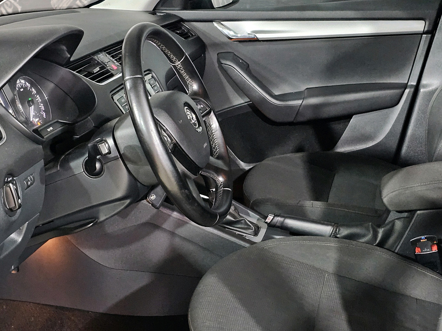 Skoda Octavia, 2013г., передний привод, робот