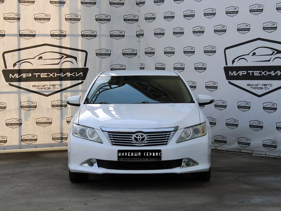 Toyota Camry, 2013г., передний привод, автомат