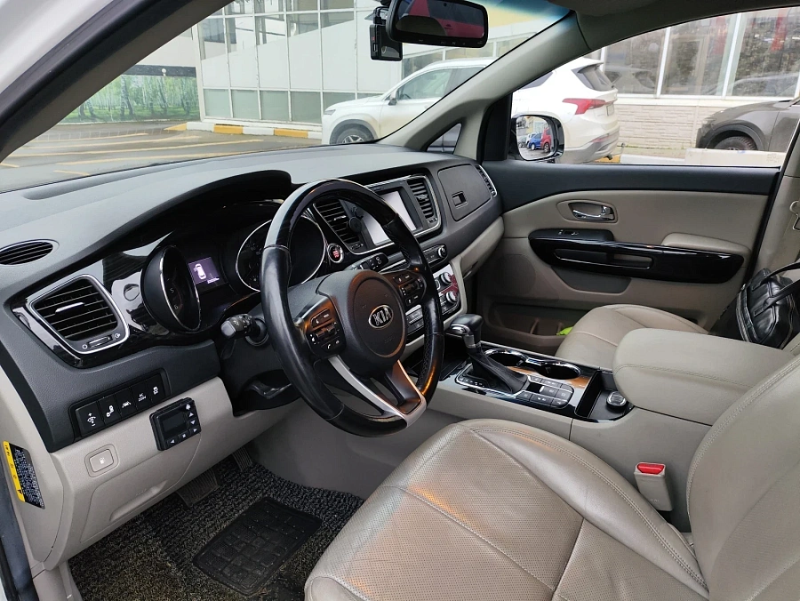 Kia Carnival, 2018г., передний привод, автомат