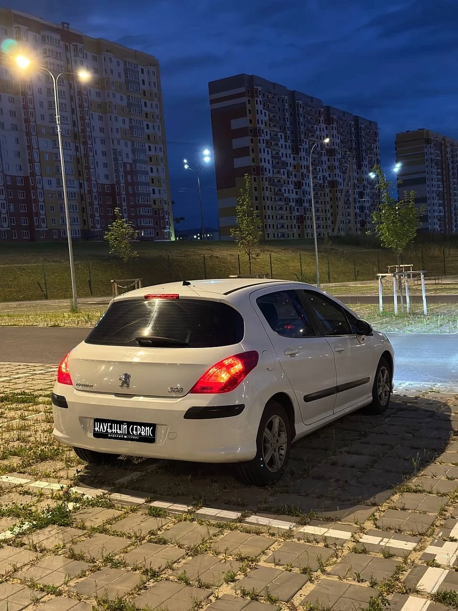 Peugeot 308, 2009г., передний привод, автомат