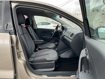 Volkswagen Polo, 2017г, передний привод, автомат