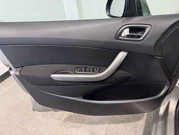 Peugeot 308, 2011г, передний привод, автомат