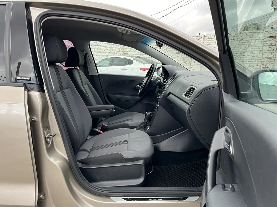 Volkswagen Polo, 2017г., передний привод, автомат