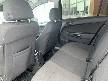 Opel Astra, 2011г, передний привод, механика