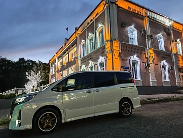 Toyota Noah, 2019г, передний привод, вариатор