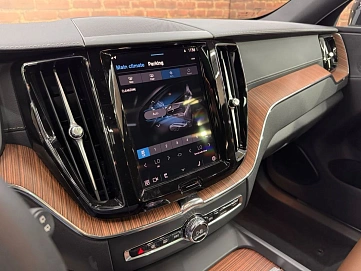 Volvo XC60, 2024г, полный привод, автомат