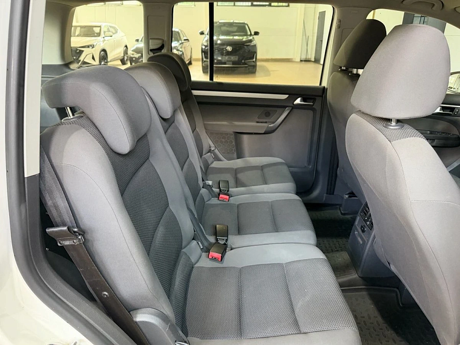 Volkswagen Touran, 2011г., передний привод, механика