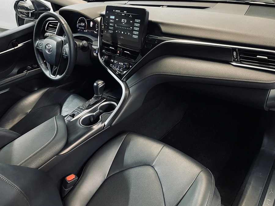 Toyota Camry, 2023г., передний привод, автомат