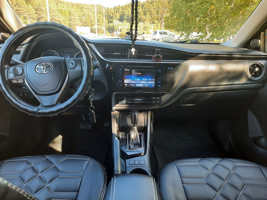 Toyota Corolla, 2017г., передний привод, вариатор