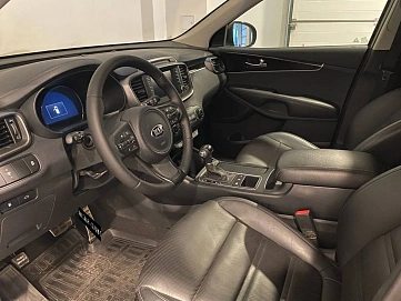 Kia Sorento, 2015г, передний привод, автомат