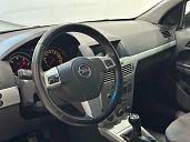 Opel Astra, 2009г., передний привод, механика