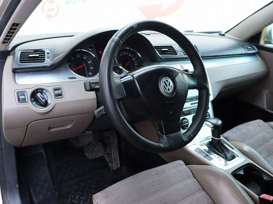Volkswagen Passat, 2005г., передний привод, автомат