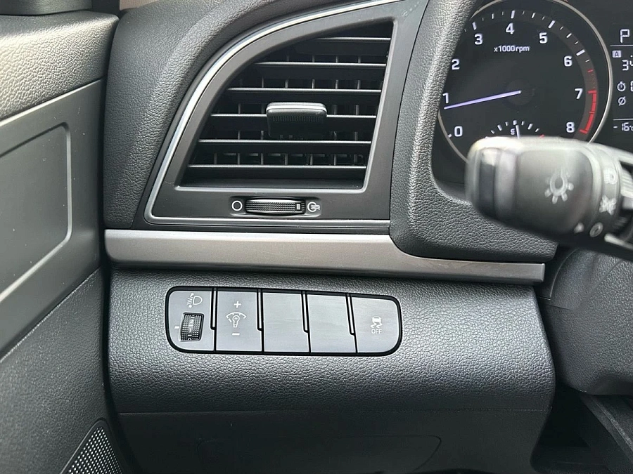 Hyundai Elantra, 2016г., передний привод, автомат