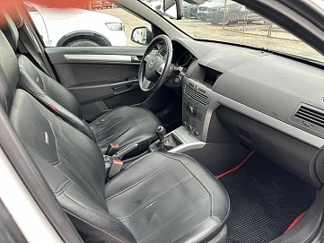 Opel Astra, 2012г, передний привод, механика