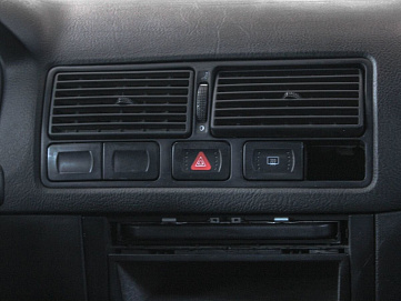 Volkswagen Golf, 1998г, передний привод, механика
