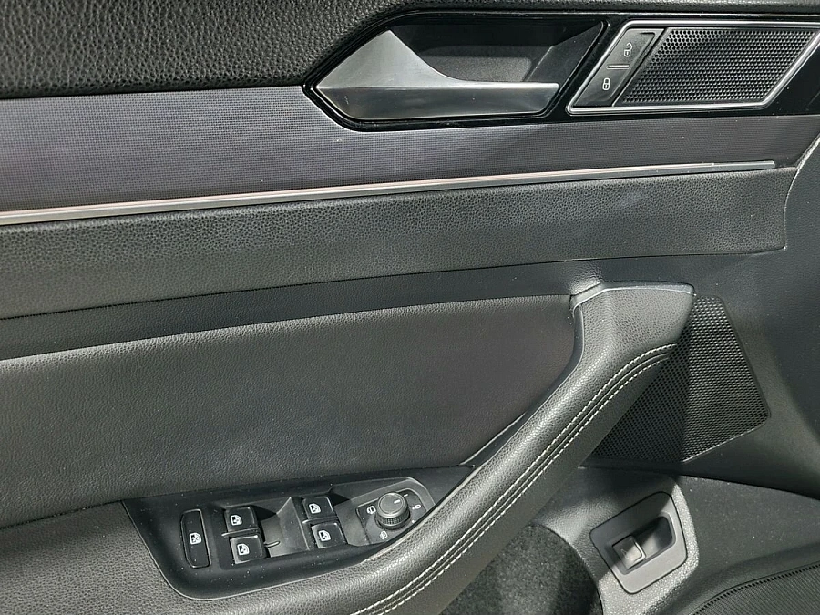 Volkswagen Passat, 2016г., передний привод, робот