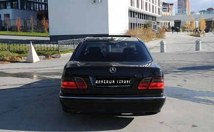 Mercedes-Benz E-Класс, 2002г, задний привод, автомат