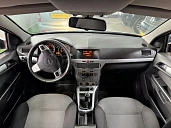 Opel Astra, 2011г., передний привод, механика