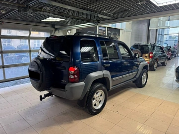 Jeep Liberty (North America), 2005г, задний привод, автомат