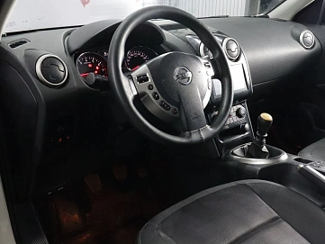 Nissan , 2012г., передний привод, механика