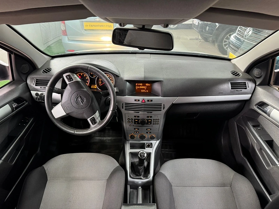 Opel Astra, 2011г., передний привод, механика