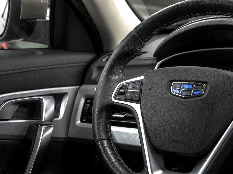 Geely Atlas, 2018г., передний привод, автомат