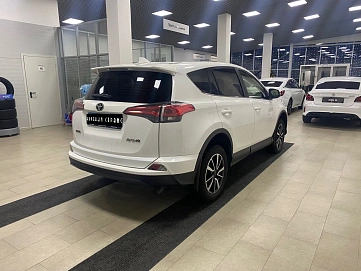 Toyota RAV4, 2016г, передний привод, вариатор