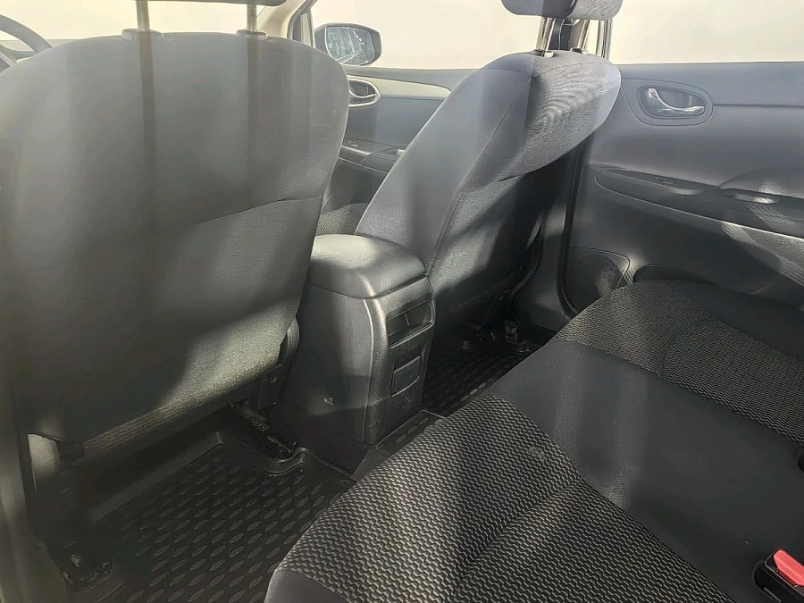 Nissan Tiida, 2015г., передний привод, механика