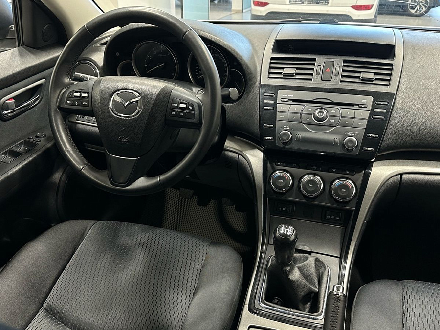 Mazda 6, 2010г., передний привод, механика