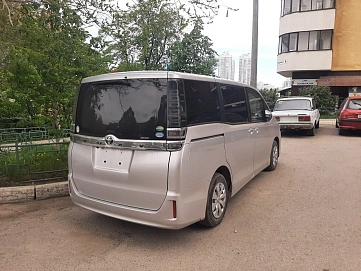 Toyota Voxy, 2019г, передний привод, вариатор