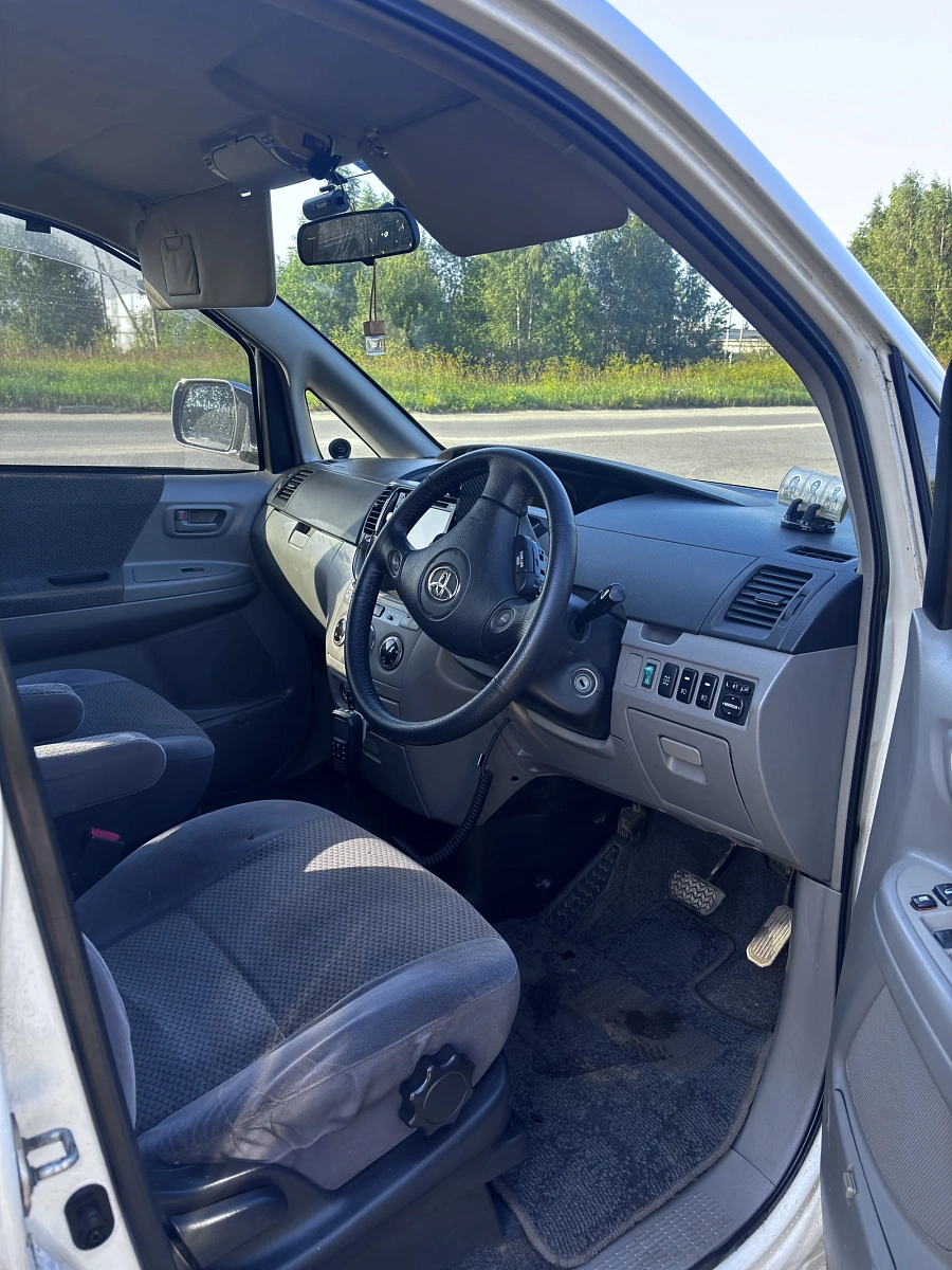 Toyota Voxy, 2002г., полный привод, автомат