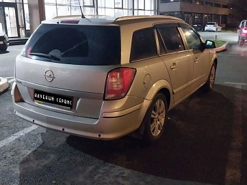 Opel Astra, 2011г, передний привод, автомат