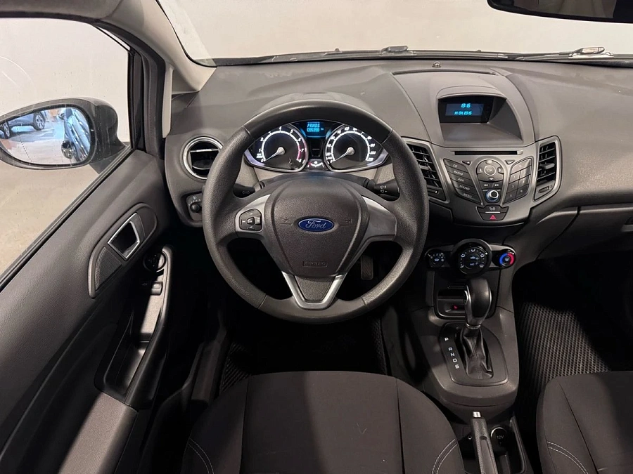Ford Fiesta, 2015г., передний привод, автомат