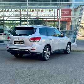Nissan Pathfinder, 2014г, передний привод, автомат