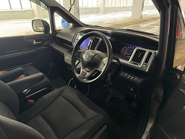 Honda Stepwgn, 2013г, передний привод, вариатор