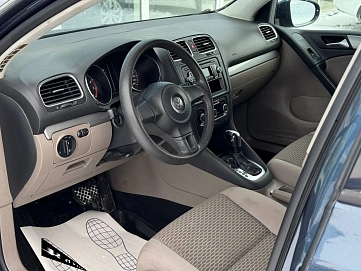 Volkswagen Golf, 2010г, передний привод, робот