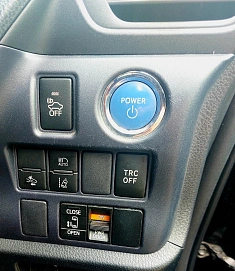 Toyota Voxy, 2017г, передний привод, вариатор