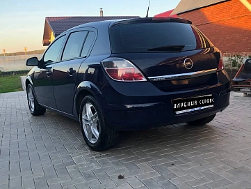 Opel Astra, 2011г, передний привод, механика