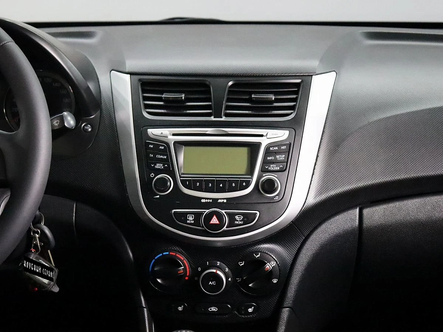 Hyundai Solaris, 2013г., передний привод, механика