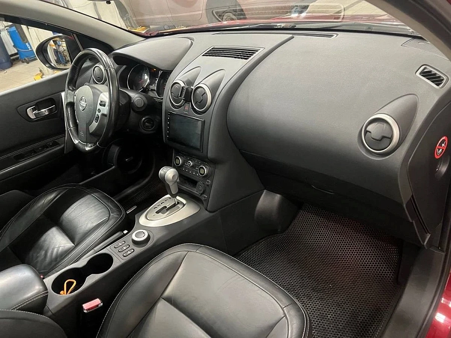 Nissan Qashqai, 2011г., полный привод, вариатор