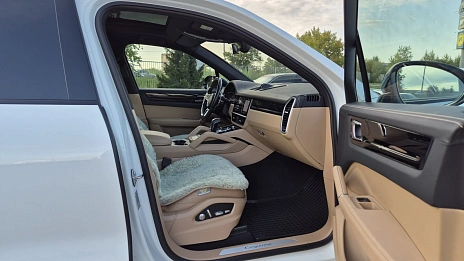 Porsche Cayenne, 2018г, полный привод, автомат