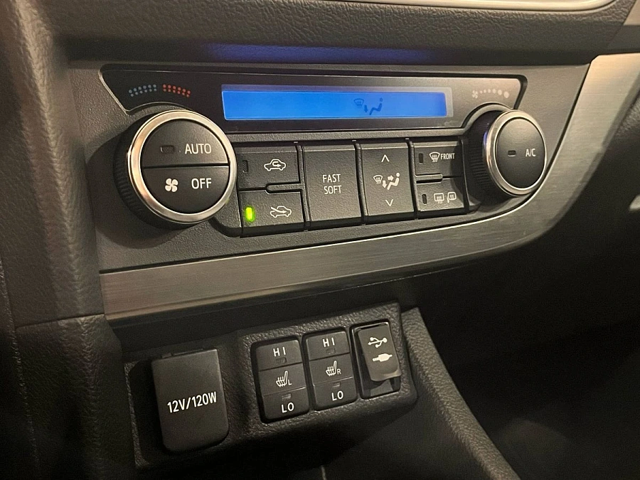 Toyota Auris, 2013г., передний привод, вариатор