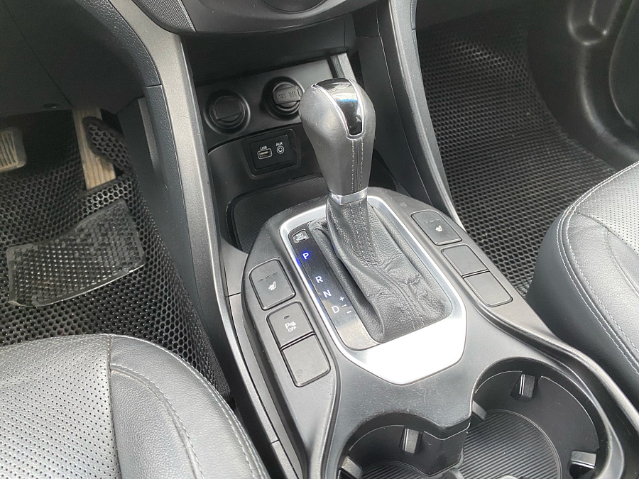 Hyundai Santa Fe, 2015г., полный привод, автомат