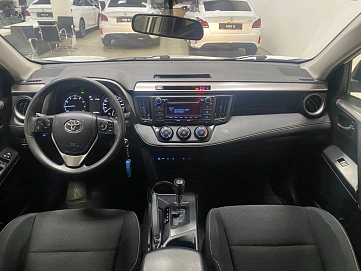 Toyota RAV4, 2016г, передний привод, вариатор