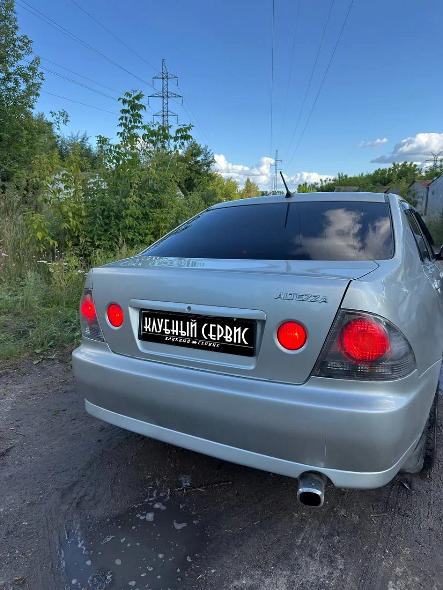 Toyota Altezza, 2004г., задний привод, автомат