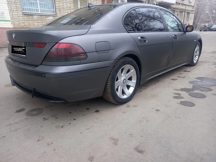 BMW 7 серии, 2004г., задний привод, автомат