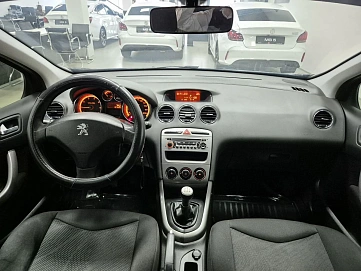 Peugeot 308, 2011г, передний привод, механика