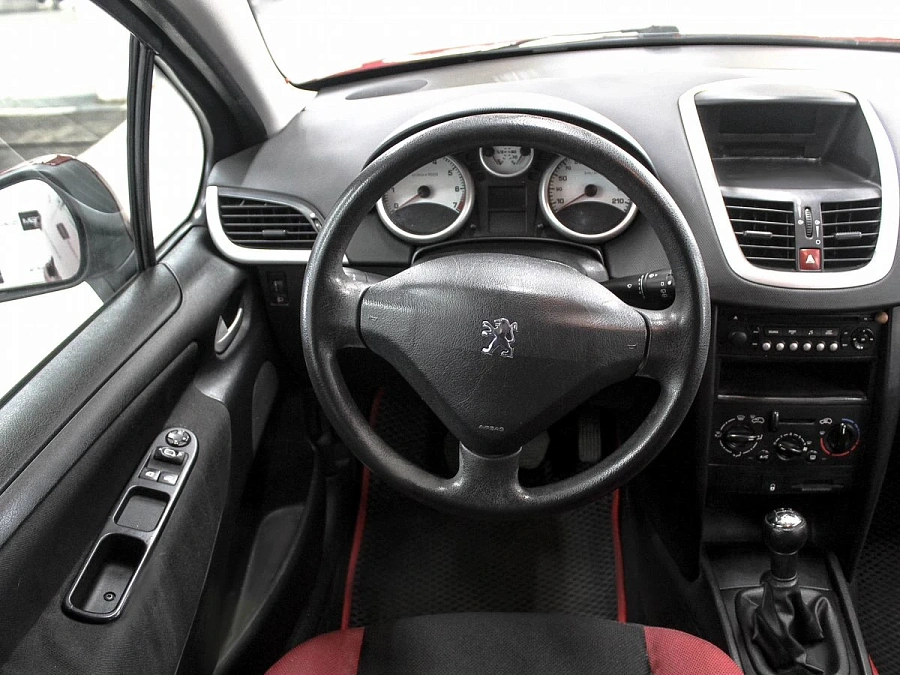 Peugeot 207, 2007г., передний привод, механика